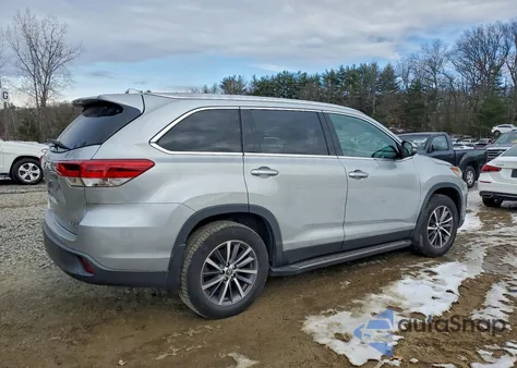 2019 Toyota Highlander Se z USA, uszkodzony, nr VIN 5TDJZRFH7KS568757